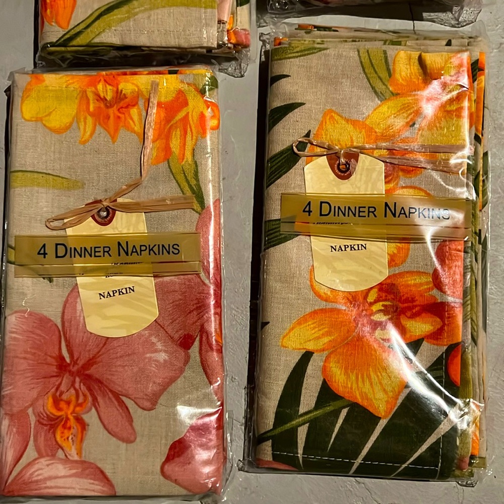 Tommy Bahama dinner napkins, set of four, new in package!